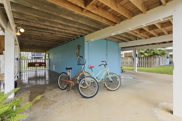 16630 Jamaica Inn Road, Jamaica Beach, TX 77554