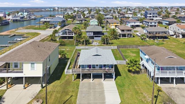 16630 Jamaica Inn Road, Jamaica Beach, TX 77554