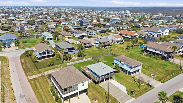 16630 Jamaica Inn Road, Jamaica Beach, TX 77554