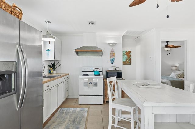 16630 Jamaica Inn Road, Jamaica Beach, TX 77554