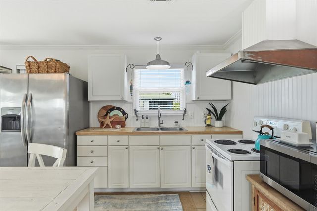 16630 Jamaica Inn Road, Jamaica Beach, TX 77554