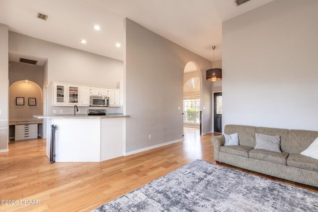 1103 Lake Legro Court, Orlando, FL 32835