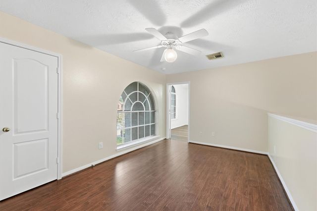 19307 Pinewood Bluff Lane, Humble, TX 77346