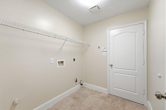 19307 Pinewood Bluff Lane, Humble, TX 77346