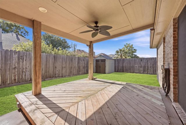 19307 Pinewood Bluff Lane, Humble, TX 77346