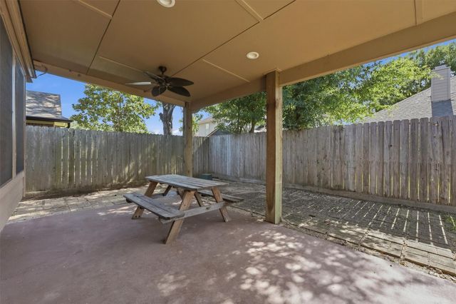 19307 Pinewood Bluff Lane, Humble, TX 77346