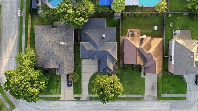 19307 Pinewood Bluff Lane, Humble, TX 77346