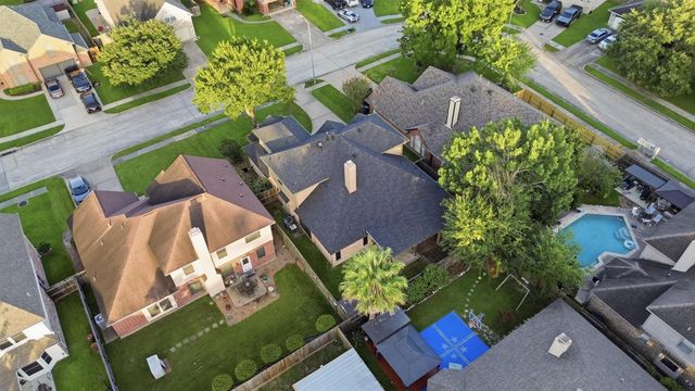 19307 Pinewood Bluff Lane, Humble, TX 77346