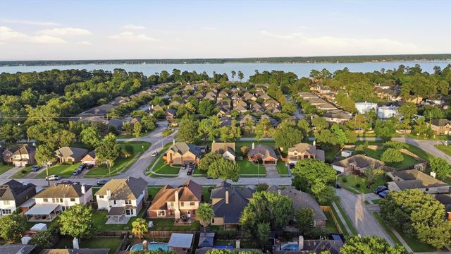 19307 Pinewood Bluff Lane, Humble, TX 77346