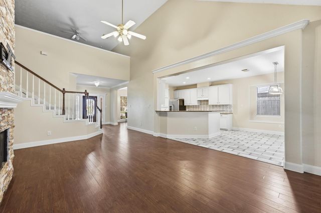 19307 Pinewood Bluff Lane, Humble, TX 77346