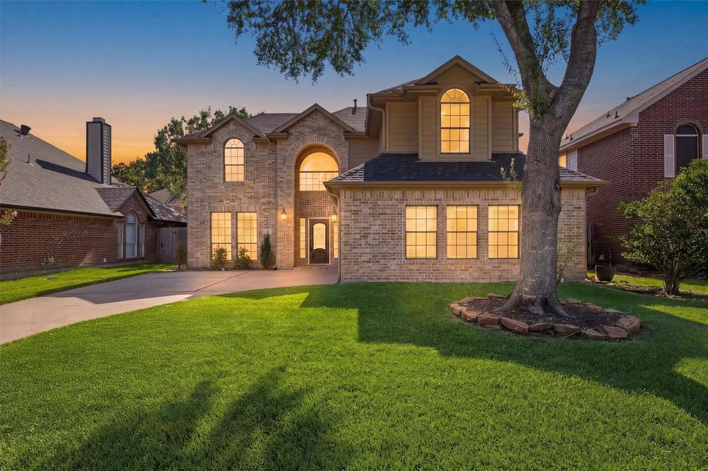 19307 Pinewood Bluff Lane, Humble, TX 77346