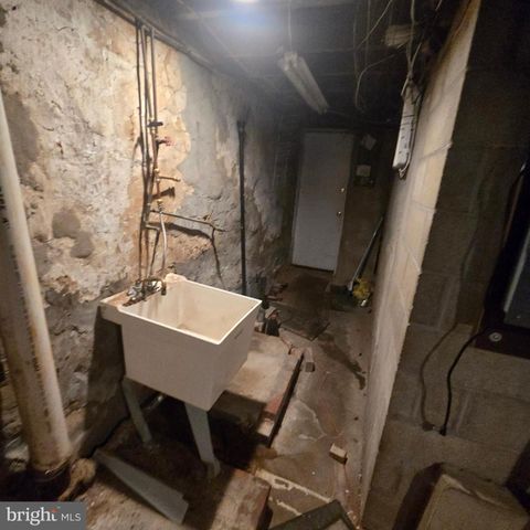 6003 CEDARHURST ST, Philadelphia, PA 19143