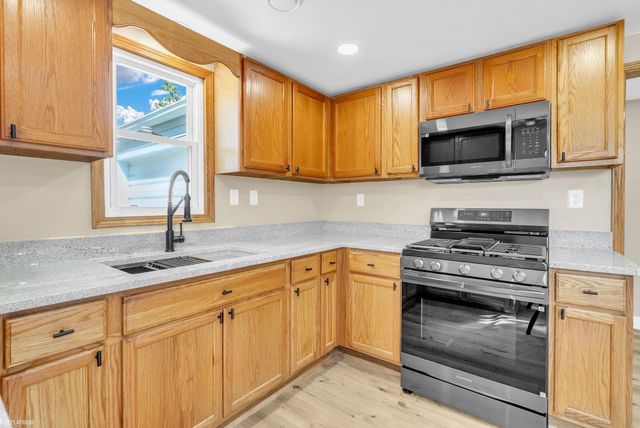 922 16th Street, Port Huron, MI 48060