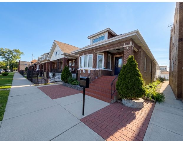 5826 S Sacramento Avenue, Chicago, IL 60629