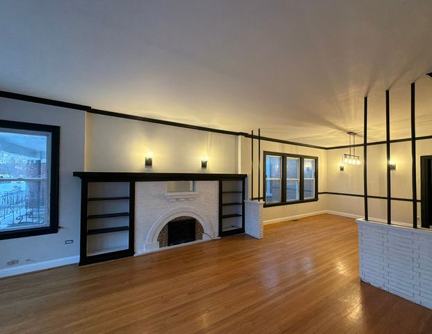5826 S Sacramento Avenue, Chicago, IL 60629