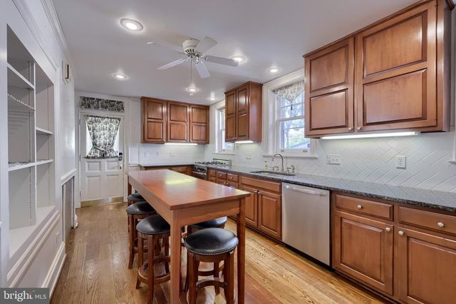 146 E SPRINGETTSBURY AVE, York, PA 17403