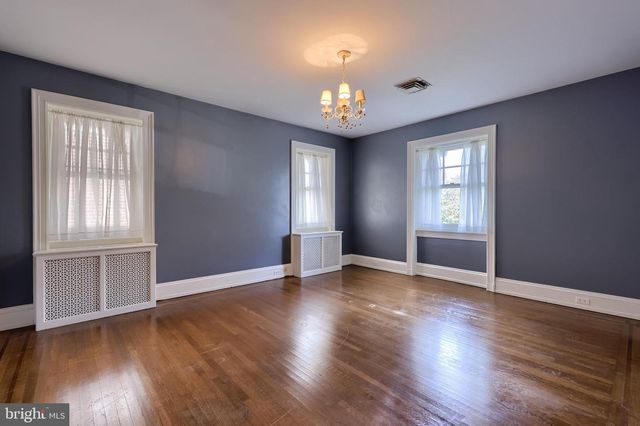 146 E SPRINGETTSBURY AVE, York, PA 17403