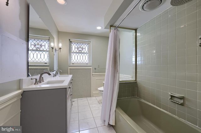 146 E SPRINGETTSBURY AVE, York, PA 17403