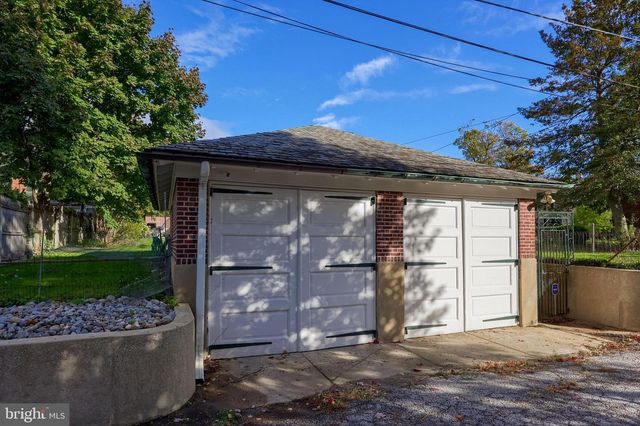146 E SPRINGETTSBURY AVE, York, PA 17403