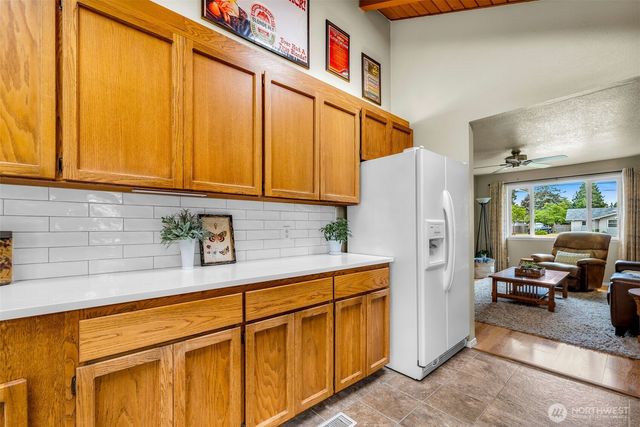 1702 7th Avenue SW, Puyallup, WA 98371