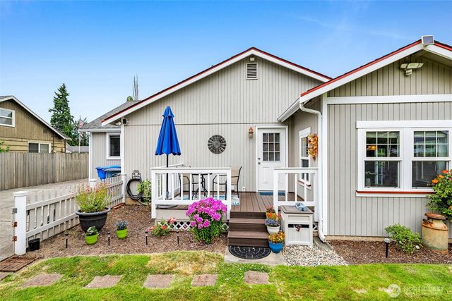 1702 7th Avenue SW, Puyallup, WA 98371