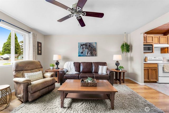 1702 7th Avenue SW, Puyallup, WA 98371