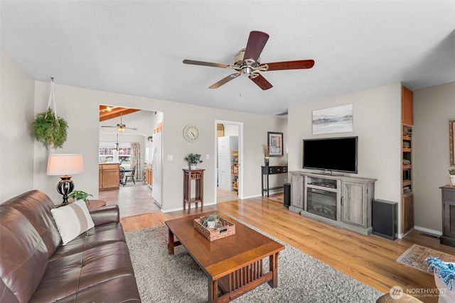 1702 7th Avenue SW, Puyallup, WA 98371