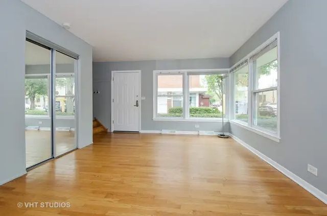 2749 W North Shore Avenue, Chicago, IL 60645