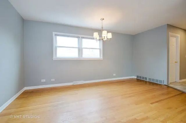 2749 W North Shore Avenue, Chicago, IL 60645