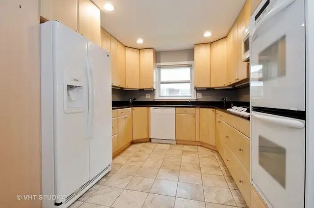 2749 W North Shore Avenue, Chicago, IL 60645