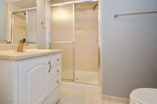 2749 W North Shore Avenue, Chicago, IL 60645