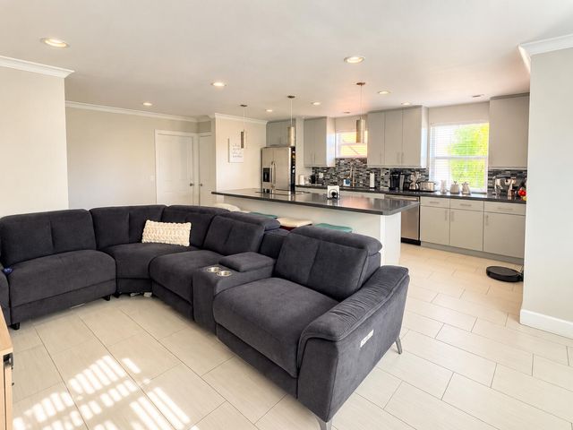 2591 NE 55TH Court 107, Fort Lauderdale, FL 33308