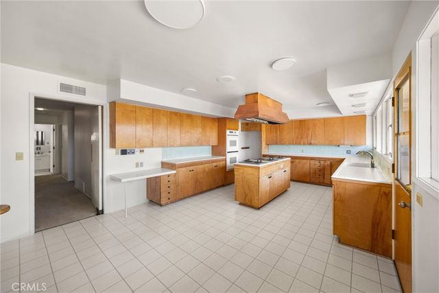 8780 Hillcrest Road, Buena Park, CA 90621