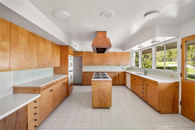 8780 Hillcrest Road, Buena Park, CA 90621