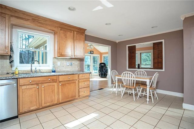 1627 Red Fox SW Run, Lilburn, GA 30047