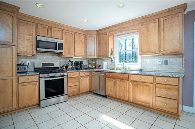 1627 Red Fox SW Run, Lilburn, GA 30047