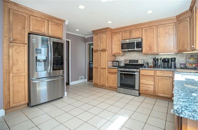 1627 Red Fox SW Run, Lilburn, GA 30047