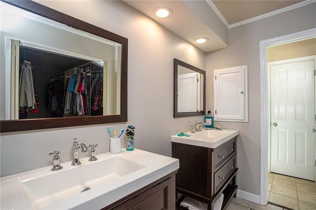 1627 Red Fox SW Run, Lilburn, GA 30047