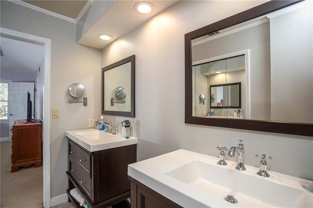 1627 Red Fox SW Run, Lilburn, GA 30047