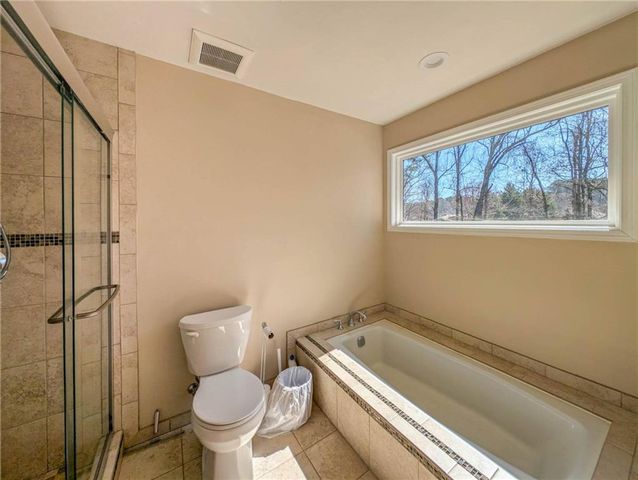 1627 Red Fox SW Run, Lilburn, GA 30047