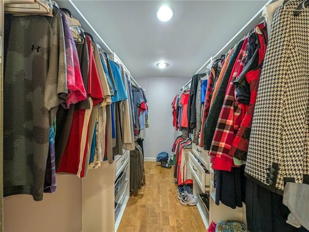 1627 Red Fox SW Run, Lilburn, GA 30047