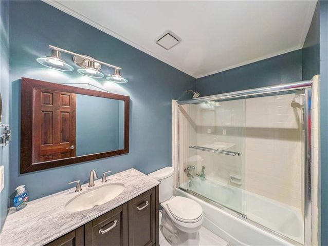 1627 Red Fox SW Run, Lilburn, GA 30047