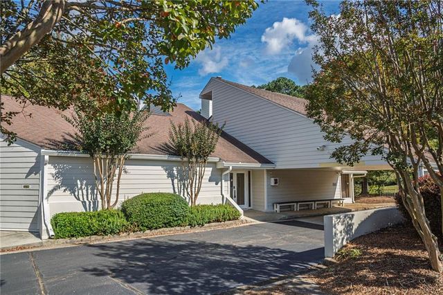 1627 Red Fox SW Run, Lilburn, GA 30047