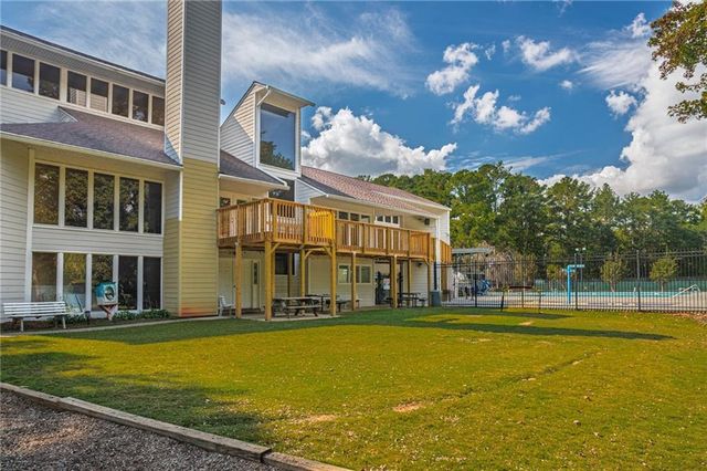 1627 Red Fox SW Run, Lilburn, GA 30047