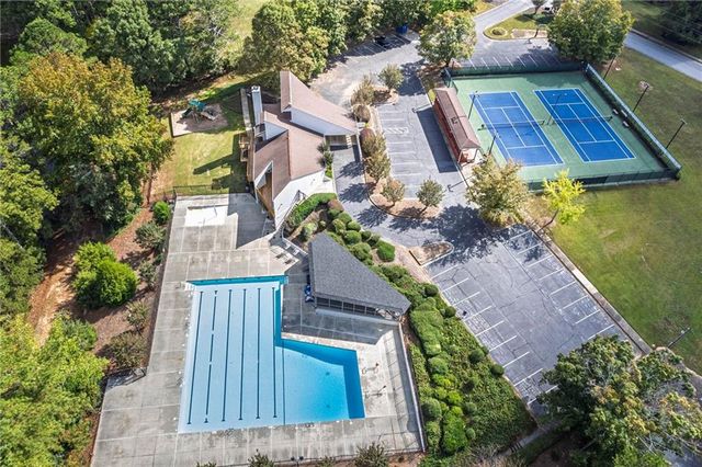 1627 Red Fox SW Run, Lilburn, GA 30047