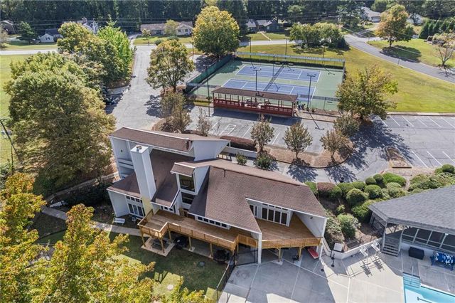 1627 Red Fox SW Run, Lilburn, GA 30047