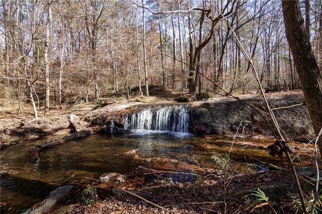 1627 Red Fox SW Run, Lilburn, GA 30047