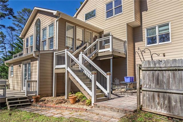 1627 Red Fox SW Run, Lilburn, GA 30047