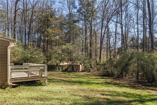 1627 Red Fox SW Run, Lilburn, GA 30047