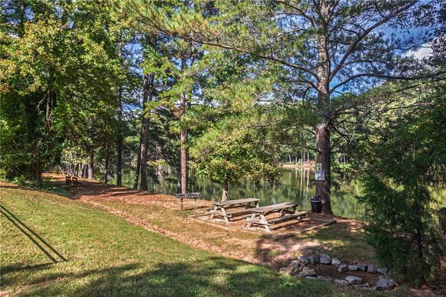 1627 Red Fox SW Run, Lilburn, GA 30047